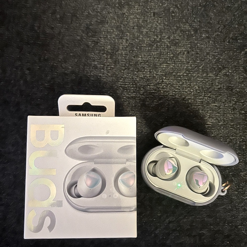 Samsung buds.
